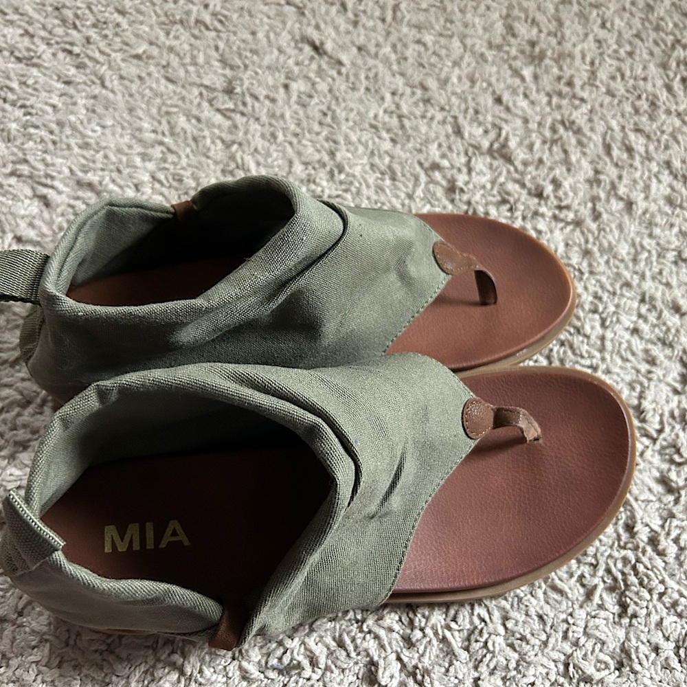 Mia Sandals